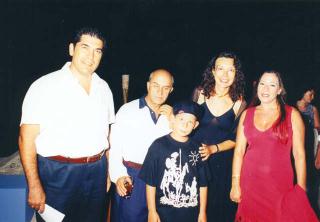 Με την Παρή Ράπτη, τον Αλέκο Φασιανό και την οικογένεια του. 1997 