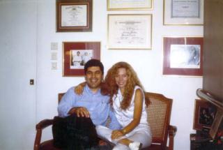 Με την τραγουδίστρια Ελένη Δήμου, 1995